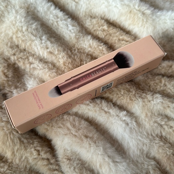 New CHICA BEAUTY DOUBLE-ENDED COMPLEXION BRUSH - Picture 1 of 2